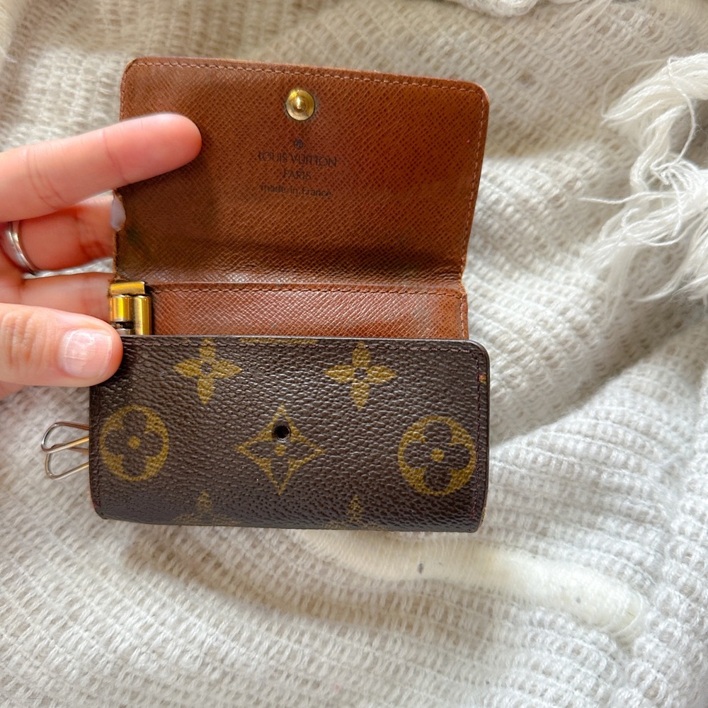🍒✨Louis Vuitton Brown Key Holder✨🍒 - Picture 6 of 10